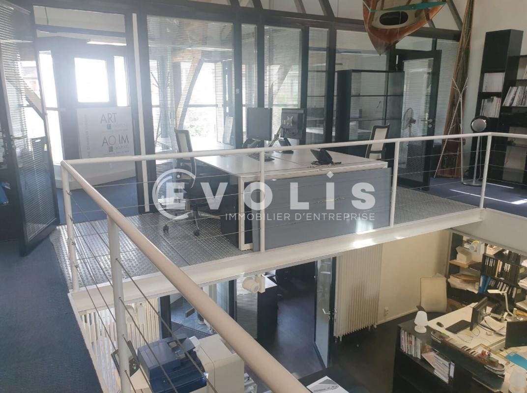 Office in Issy-les-Moulineaux to rent Building Photo- Image 1 of 6