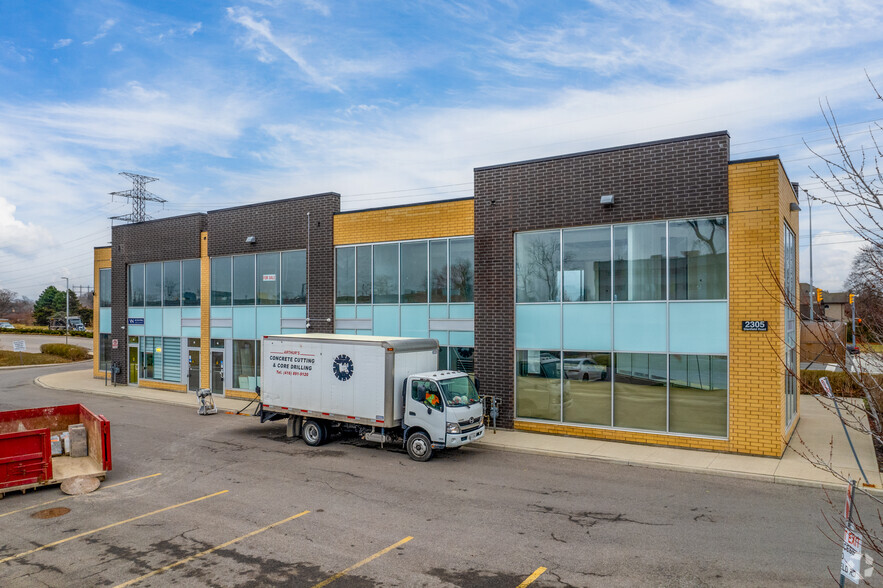 2305 Stanfield Rd, Mississauga, ON for sale - Building Photo - Image 2 of 5