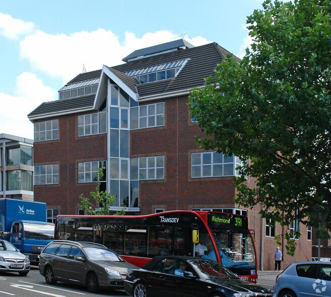 84 Lower Mortlake Rd, Richmond to rent - Building Photo - Image 2 of 2