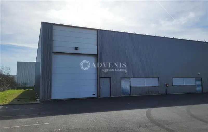 Light Industrial in Les Sorinières to rent - Building Photo - Image 1 of 3