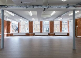 13-19 Vine Hl, London to rent Interior Photo- Image 1 of 2