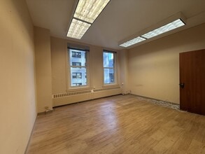 77 W Washington St, Chicago, IL to rent Interior Photo- Image 1 of 4