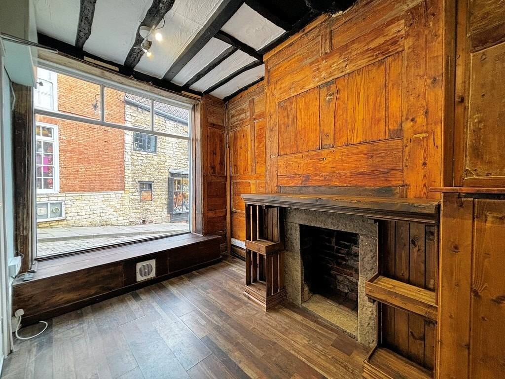 24-24A Steep Hl, Lincoln to rent Interior Photo- Image 1 of 3