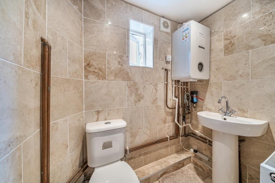 225 Portobello Rd, London for sale - Building Photo - Image 3 of 23