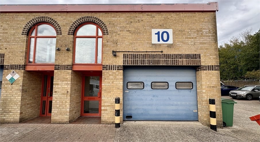 Millfield Rd, Hounslow to rent - Building Photo - Image 1 of 1