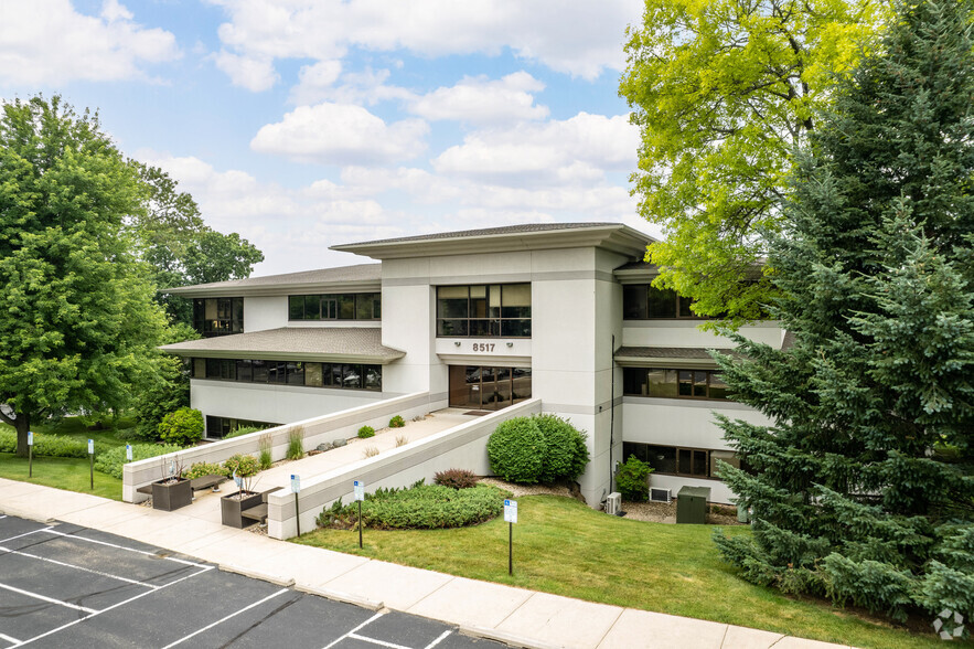 8517 Excelsior Dr, Madison, WI for rent - Building Photo - Image 3 of 5