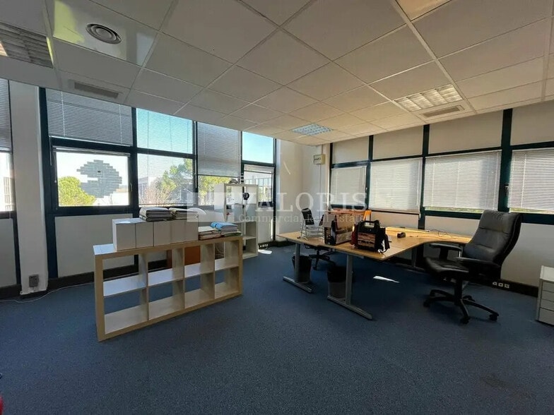 Office in Aix-en-Provence to rent - Interior Photo - Image 3 of 13