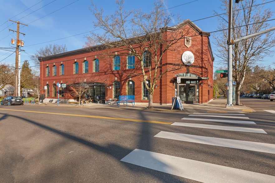 2393 NE Fremont St, Portland, OR for rent - Building Photo - Image 1 of 5