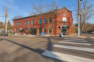 2393 NE Fremont St, Portland, OR for rent Building Photo- Image 1 of 6