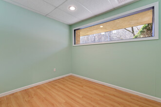 9 Post Rd, Oakland, NJ for rent Interior Photo- Image 2 of 19