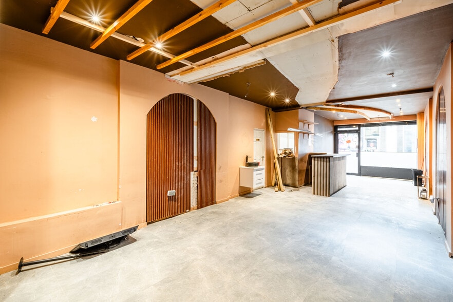 73 Wentworth St, London to rent - Building Photo - Image 3 of 12