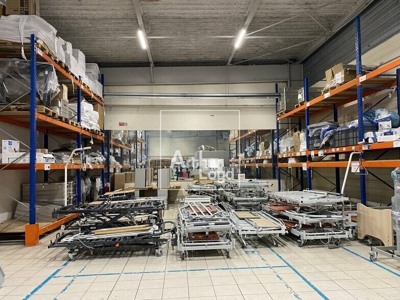 Retail in Villabé to rent - Interior Photo - Image 2 of 3