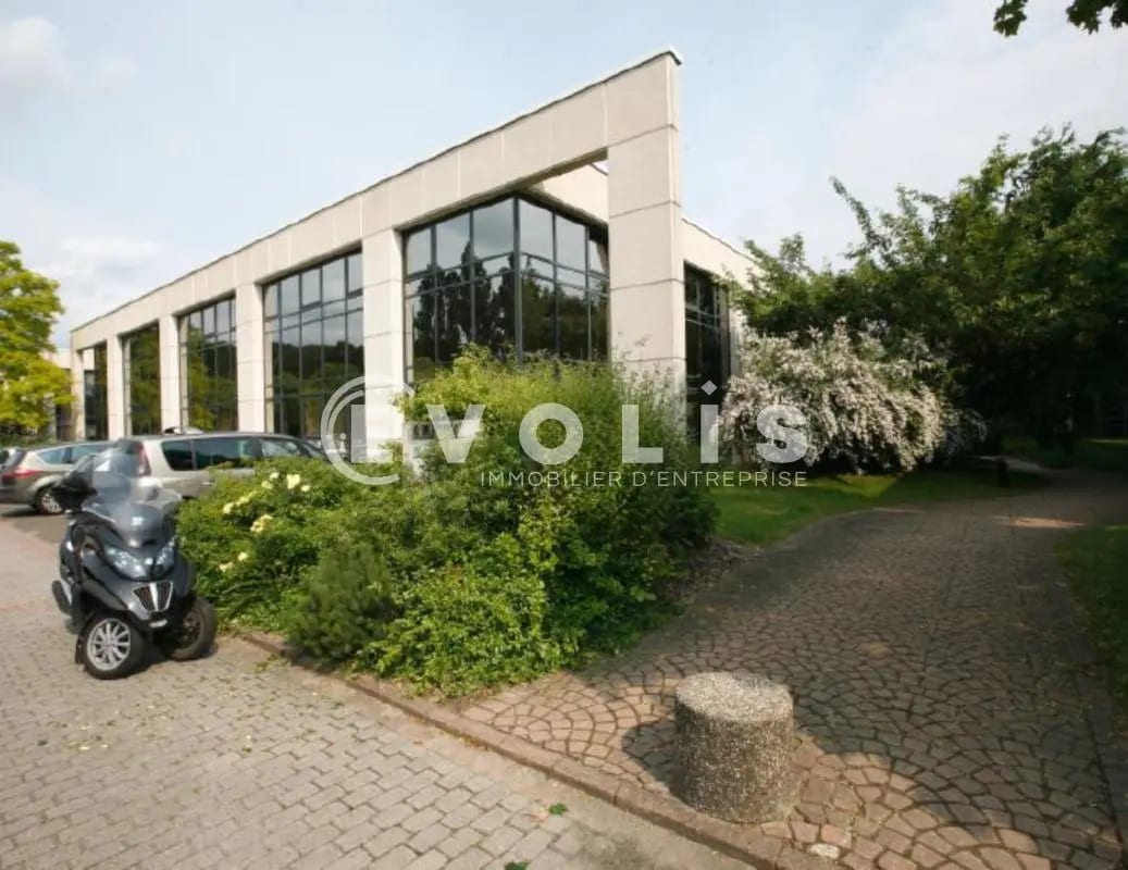 Office in Guyancourt to rent Building Photo- Image 1 of 6