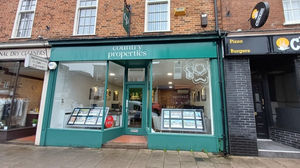 Brand St, Hitchin to rent Building Photo- Image 1 of 2
