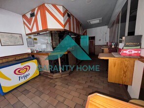 Retail in Cáceres, Cáceres to rent Interior Photo- Image 2 of 8