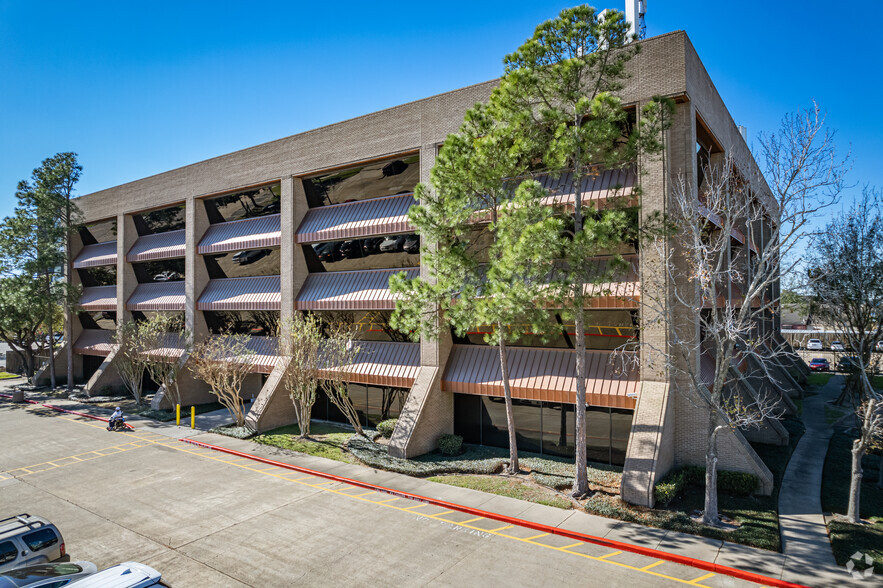 8200 Wednesbury Ln, Houston, TX for rent - Building Photo - Image 3 of 29