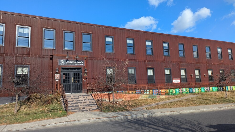 35 Frost St, Brattleboro, VT for rent - Building Photo - Image 1 of 8