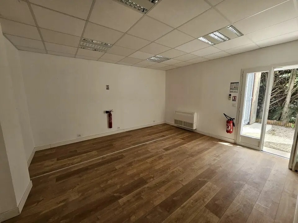 Location Bureaux 34 m² - Photo 1