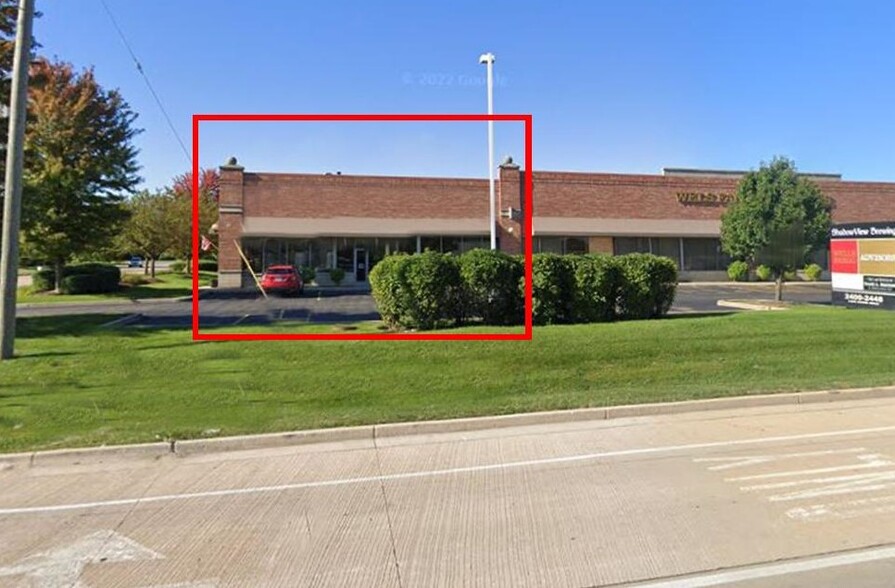 2400 Lake Shore Dr, Woodstock, IL for rent - Building Photo - Image 1 of 10