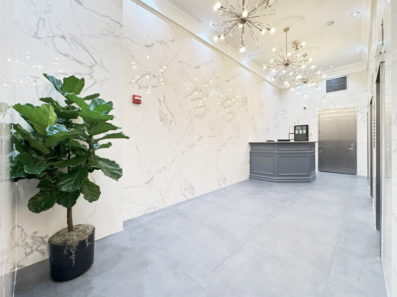 29 W 38th St, New York, NY for rent - Lobby - Image 3 of 6