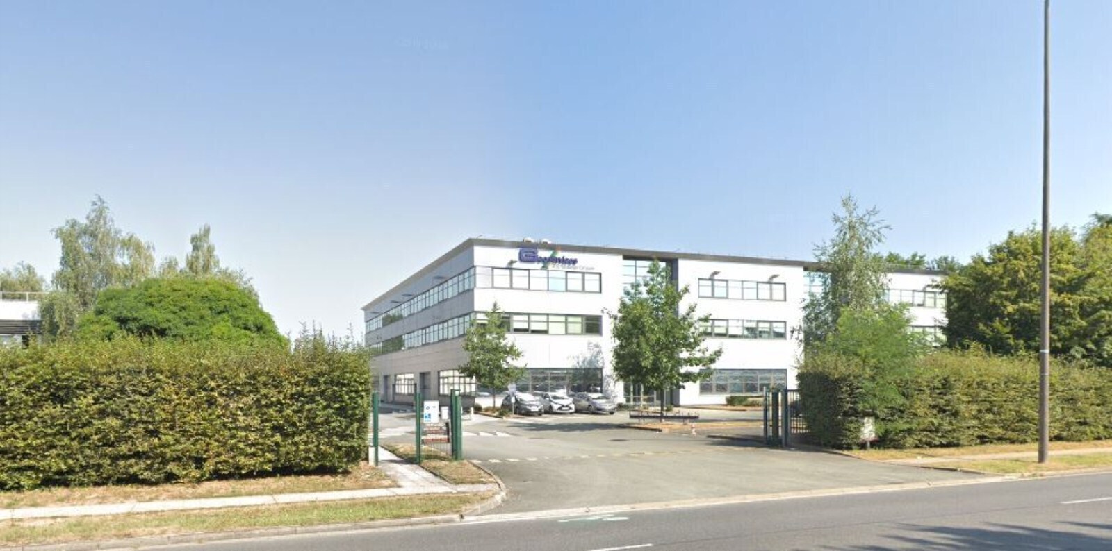 Industrial in Roissy-en-France to rent Building Photo- Image 1 of 4