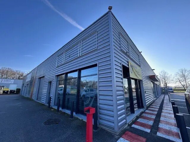 Location Local d'activités 175 m² - Photo 1
