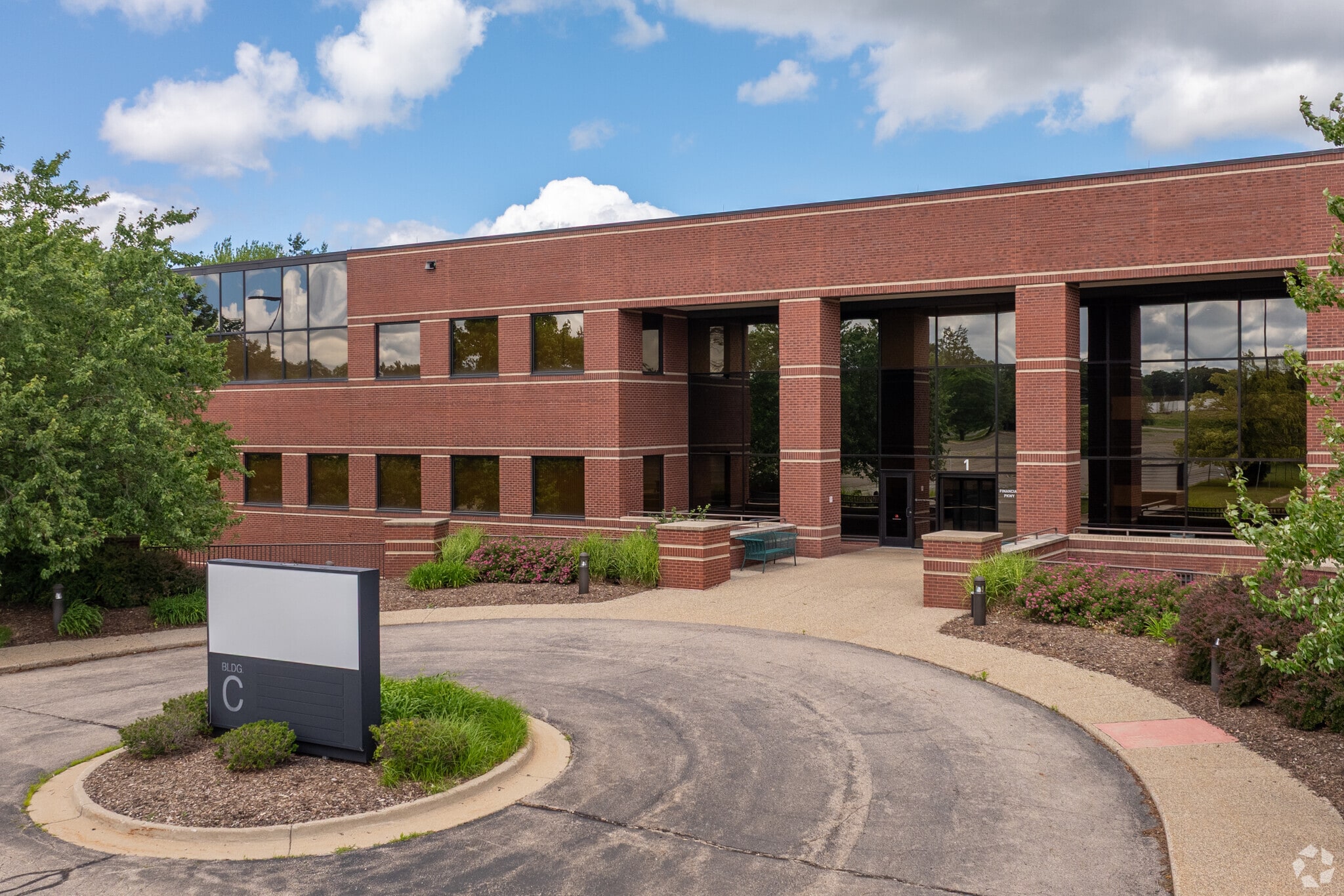 I-94 Corporate Campus or Redevelopment portfolio of 3 properties for sale on LoopNet.co.uk Building Photo- Image 1 of 29