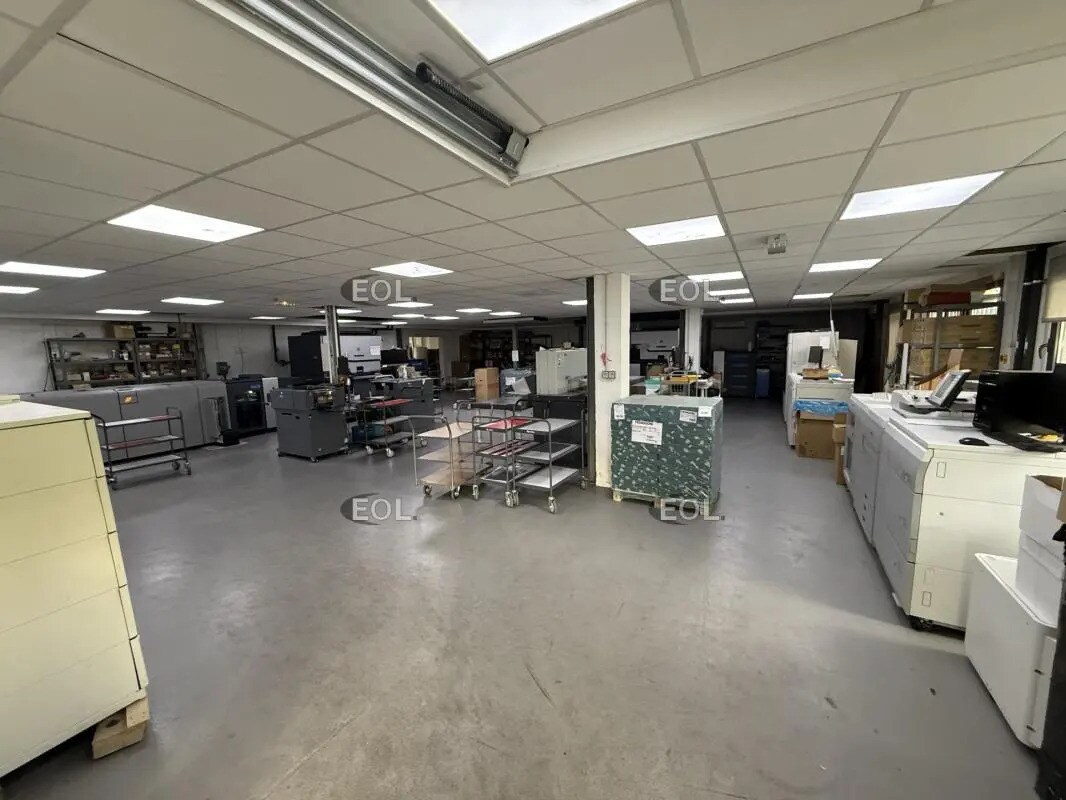 Light Industrial in Neuilly-Plaisance for sale Interior Photo- Image 1 of 14