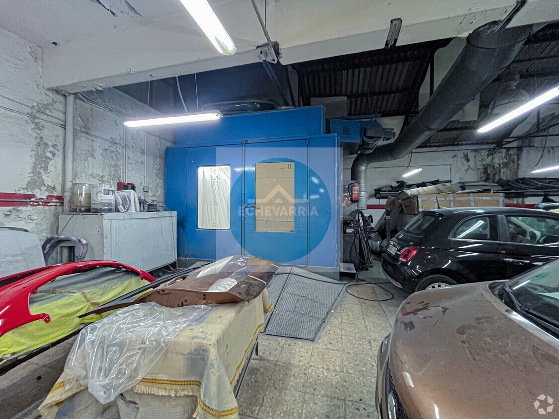 Madrid, MAD 28025 - - - Interior Photo - Image 2 of 6