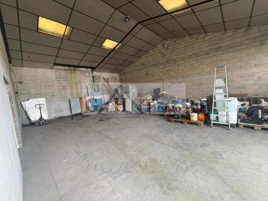 Industrial in Réau to rent Building Photo- Image 1 of 15