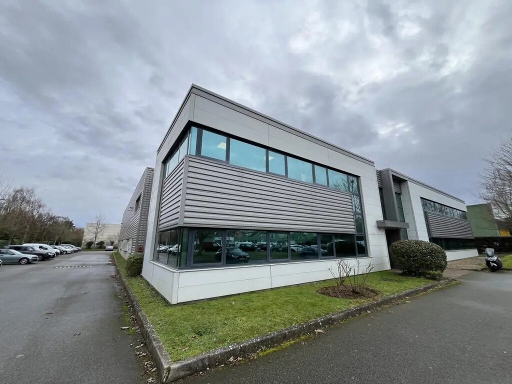 Location Bureaux 150 m² - Photo 1