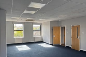 3 Gold Tops, Newport to rent Interior Photo- Image 2 of 4