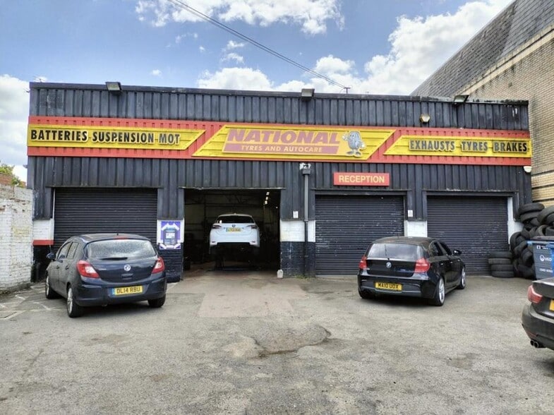 67 Boundary Rd, Woking to rent - Building Photo - Image 2 of 5