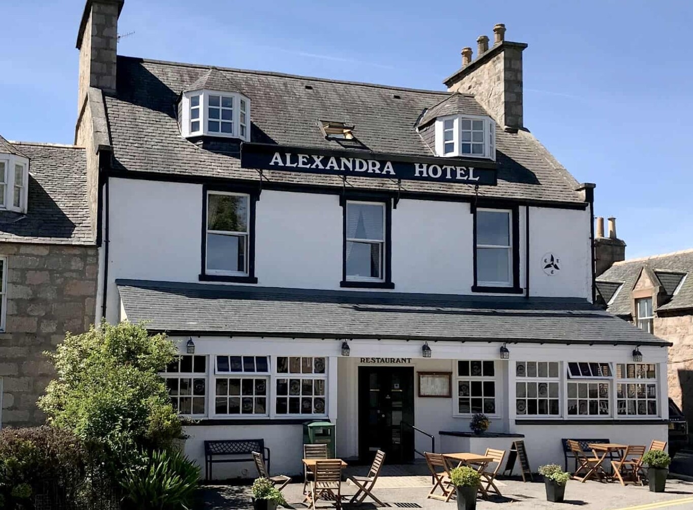 12 Bridge Sq, Ballater for sale Primary Photo- Image 1 of 2