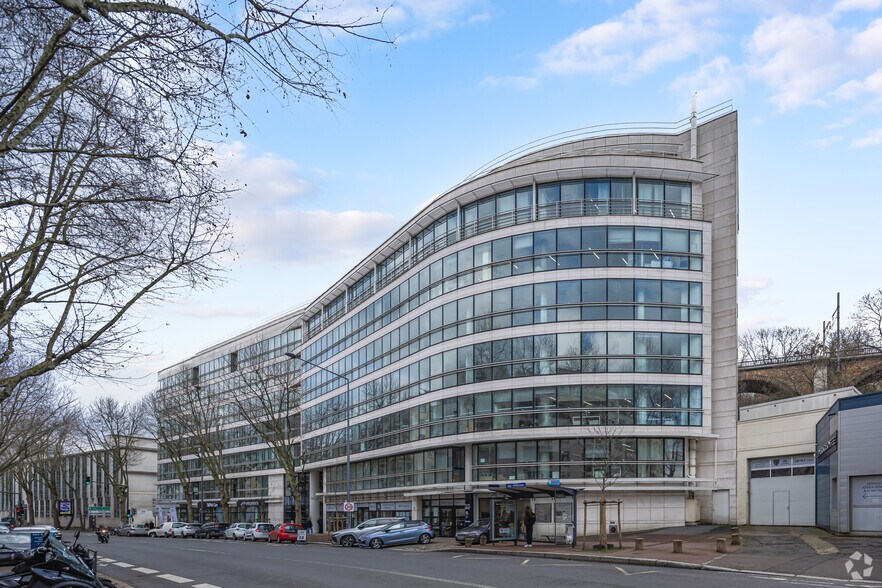 143 Avenue De Verdun, Issy-les-Moulineaux to rent - Primary Photo - Image 1 of 4