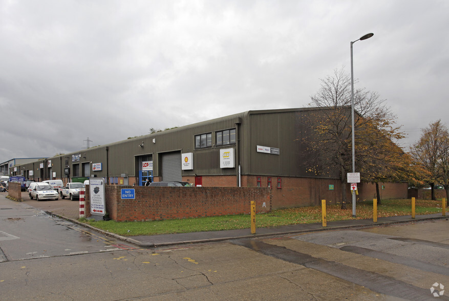 28 Thurrock Commercial Centre, South Ockendon for sale - Primary Photo - Image 1 of 1