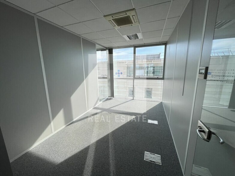 12 Rue Edison, Bron to rent - Interior Photo - Image 2 of 18