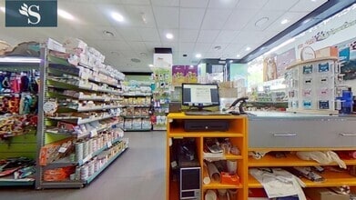 Retail in Madrid, Madrid to rent Interior Photo- Image 1 of 25