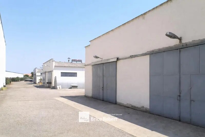 54 Avenue Des Bruyères, Décines-Charpieu to rent - Building Photo - Image 1 of 10