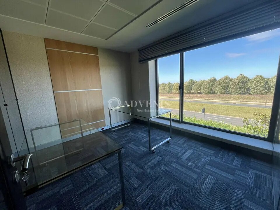 Office in Lieusaint to rent Interior Photo- Image 1 of 7