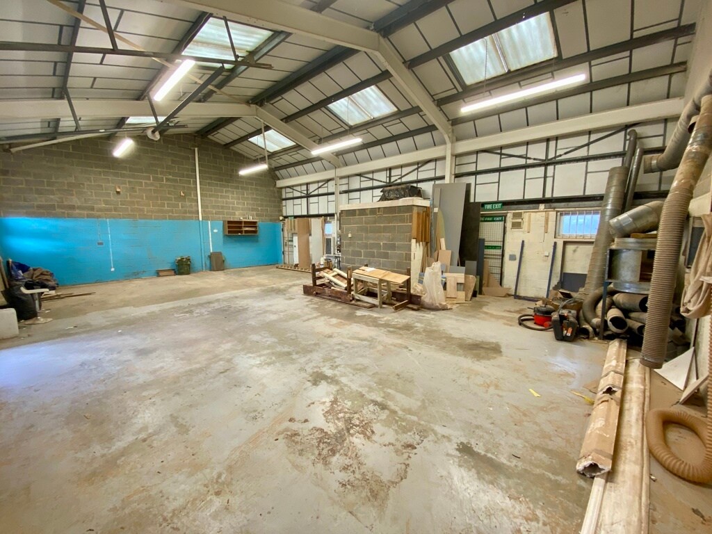 Acacia Clos, Leighton Buzzard to rent Interior Photo- Image 1 of 3