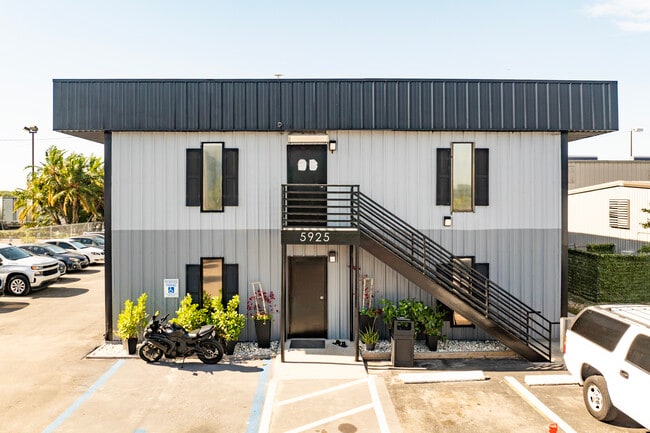 More details for 5925 E Dr Martin Luther King Jr Blvd, Tampa, FL - Office, Light Industrial to Rent
