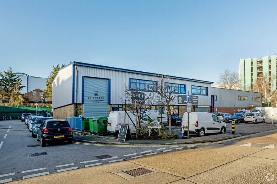 Shield Dr, Brentford for sale - Primary Photo - Image 1 of 1