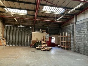 Whitehouse Ln, Bristol to rent Interior Photo- Image 2 of 2
