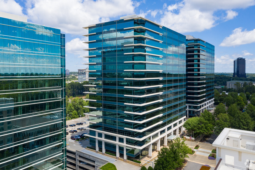 3003 Summit Blvd, Atlanta, GA for rent - Building Photo - Image 1 of 3