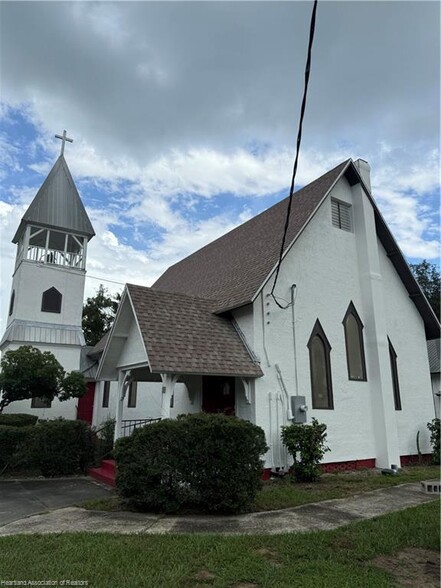 18-20 E Pleasant St, Avon Park, FL for rent - Building Photo - Image 3 of 9