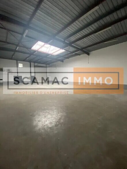 Industrial in Chilly-Mazarin to rent - Building Photo - Image 3 of 5