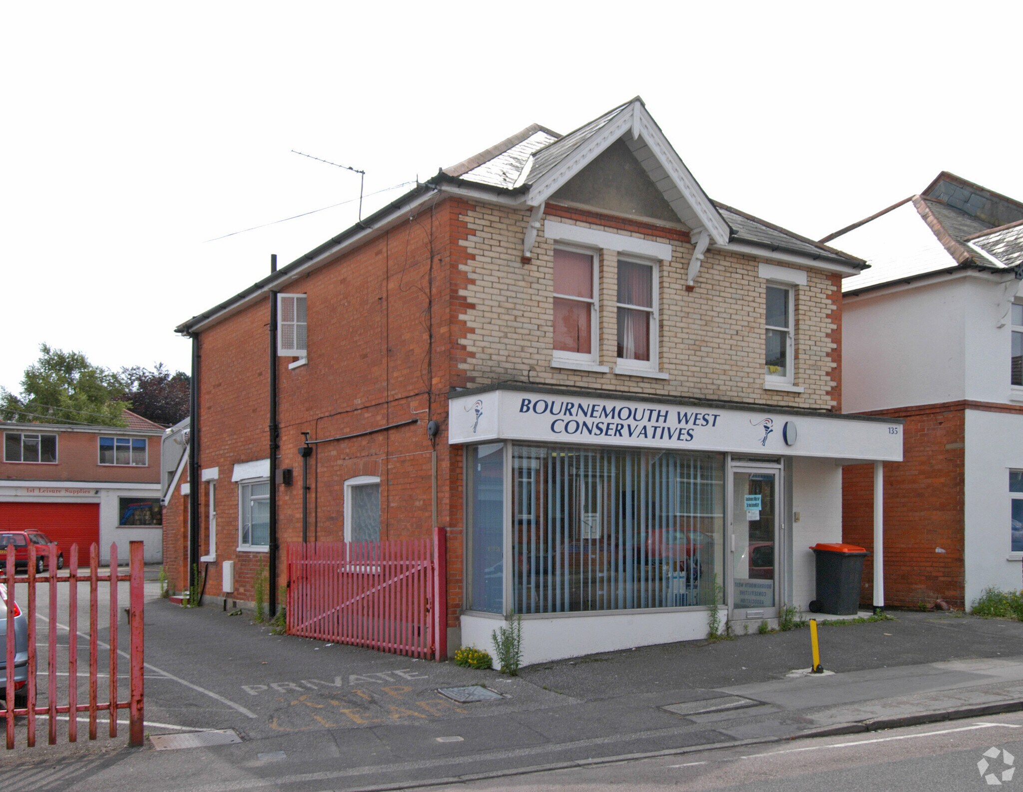 135 Hankinson Rd, Bournemouth for sale Primary Photo- Image 1 of 1