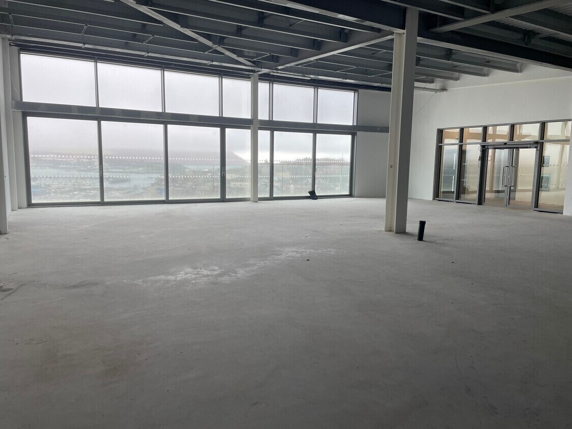 11 Bretonside, Plymouth to rent Interior Photo- Image 1 of 1