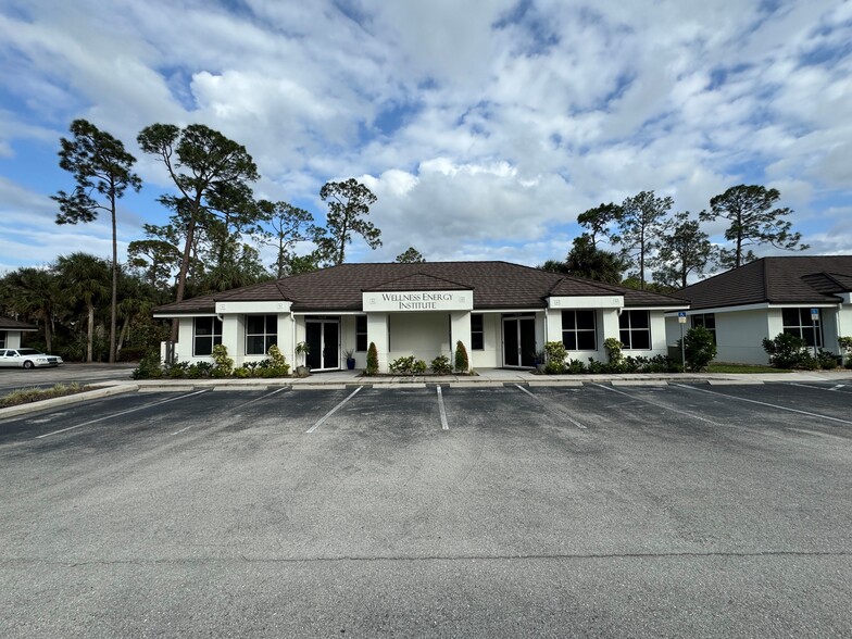 5435 Park Central Ct, Naples, FL for sale - Building Photo - Image 2 of 20